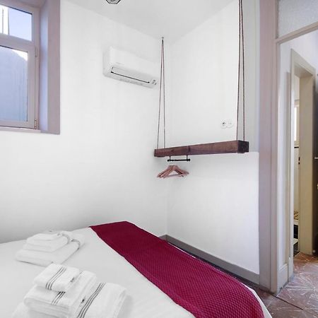 Crooked Floor House - 1St Floor Apartment Porto Bagian luar foto