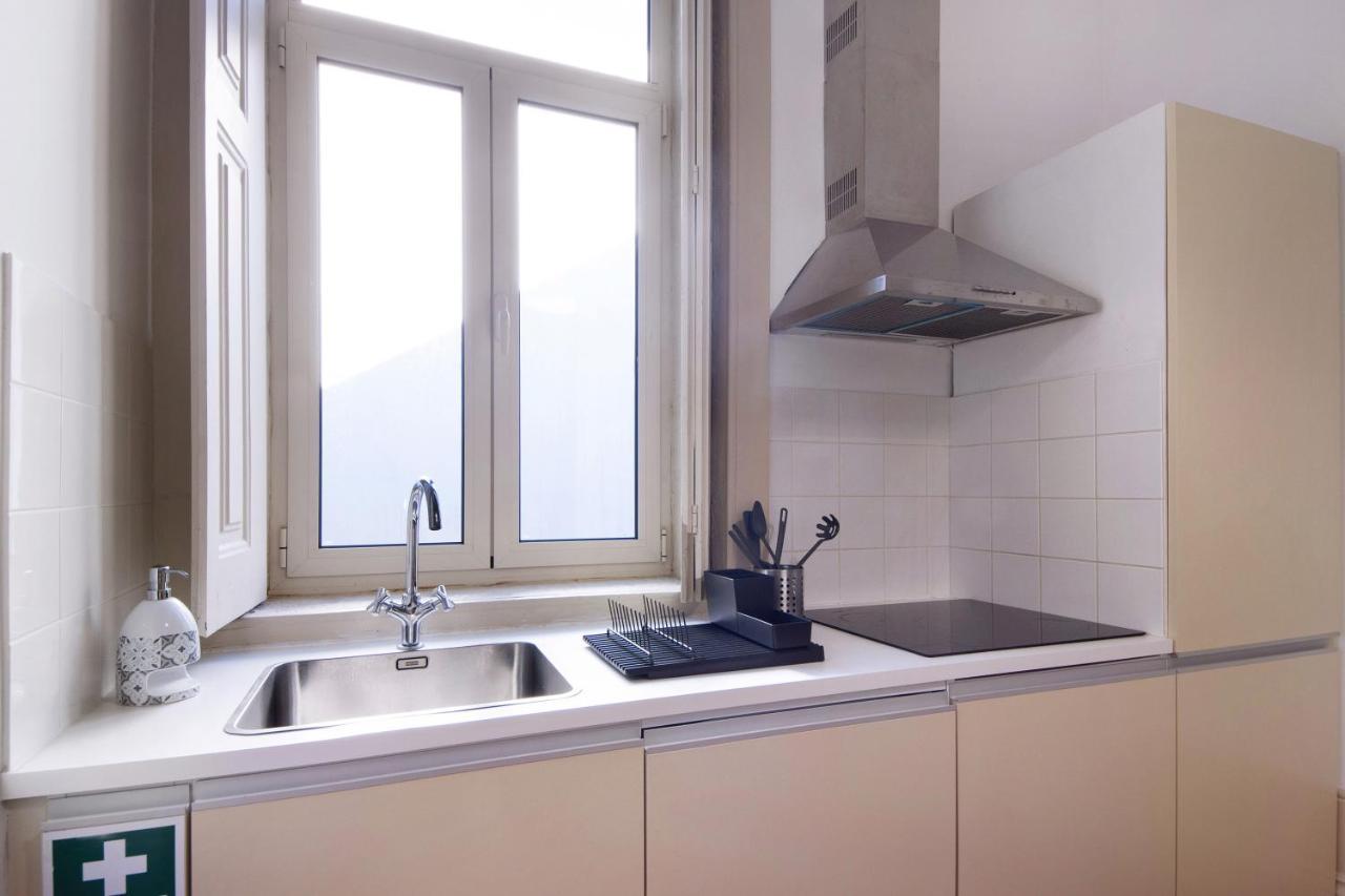 Crooked Floor House - 1St Floor Apartment Porto Bagian luar foto