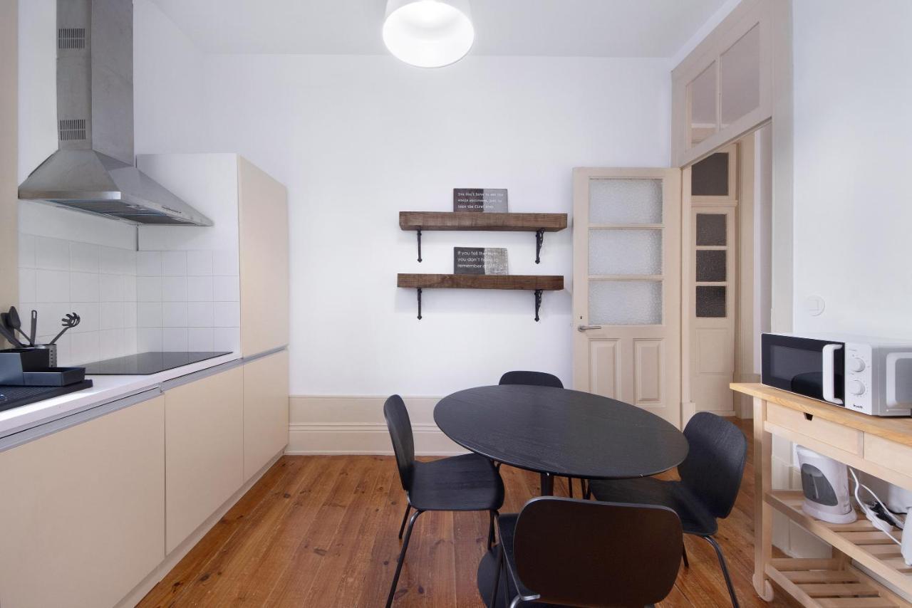 Crooked Floor House - 1St Floor Apartment Porto Bagian luar foto
