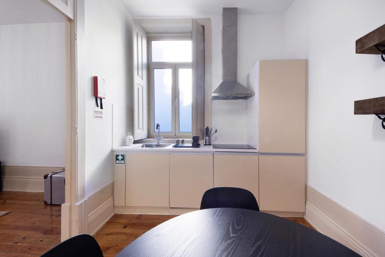 Crooked Floor House - 1St Floor Apartment Porto Bagian luar foto
