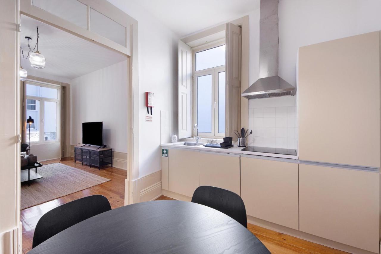 Crooked Floor House - 1St Floor Apartment Porto Bagian luar foto