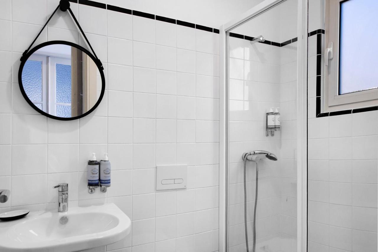 Crooked Floor House - 1St Floor Apartment Porto Bagian luar foto